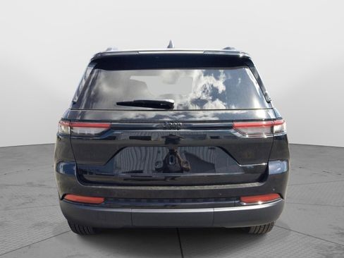 New 2025 Jeep Grand Cherokee Altitude image 4