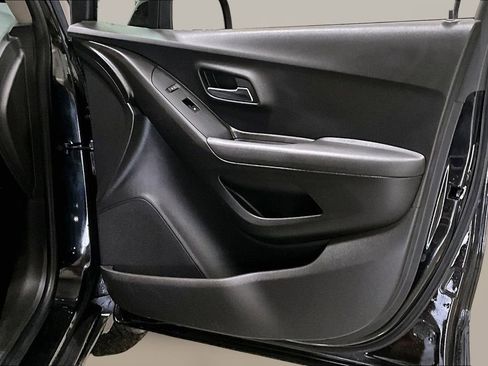 Used 2019 Chevrolet Trax LT w/ LT Convenience Package image 25