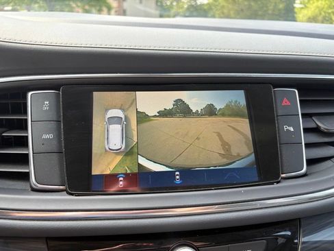 Used 2019 Buick Enclave Essence AWD/4WD image 4