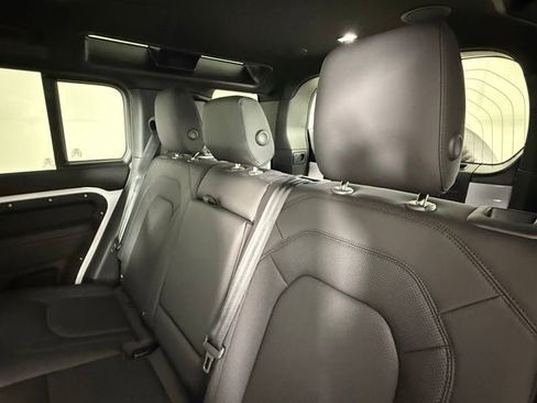 New 2025 Land Rover Defender 110 X-Dynamic SE image 28