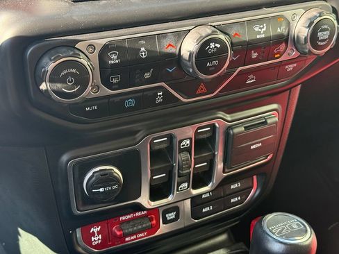 Used 2023 Jeep Wrangler Unlimited Rubicon 4xe AWD/4WD image 17