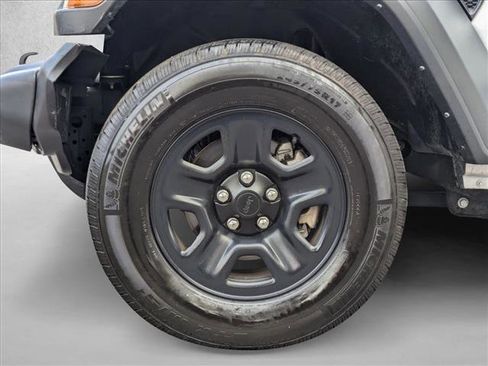 Used 2023 Jeep Wrangler Sport image 22
