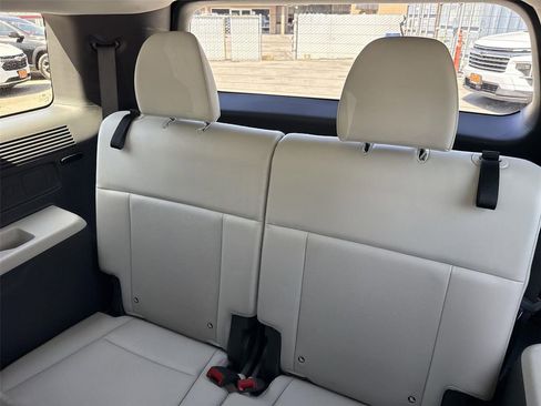 Used 2025 Hyundai Santa Fe SEL image 32