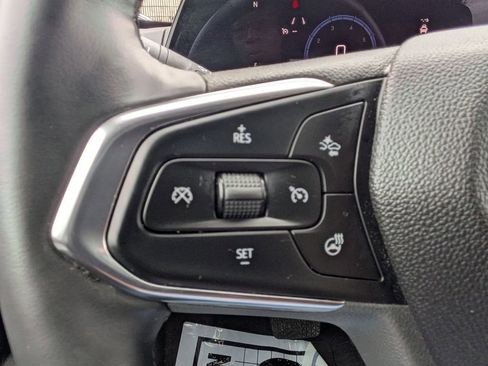 Used 2025 Chevrolet Trax LT w/ LT Convenience Package image 17