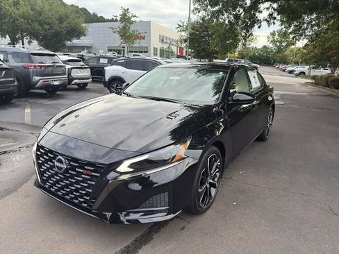 New 2025 Nissan Altima 2.5 SR image 3