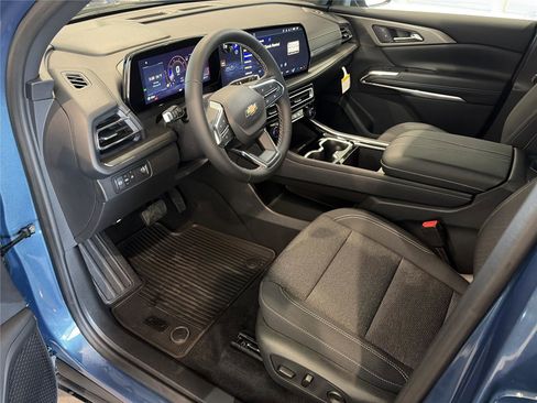 New 2026 Chevrolet Traverse LT w/ Driver Confidence Package FWD image 16