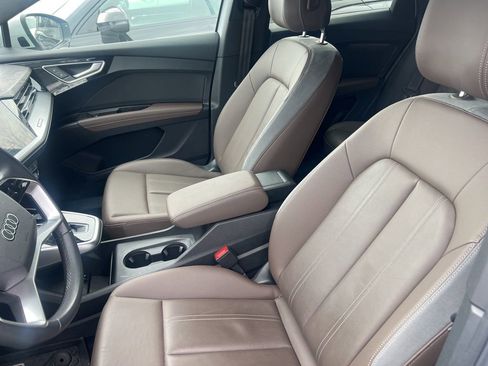 Used 2022 Audi Q4 e-tron Premium Plus w/ Premium Plus image 4