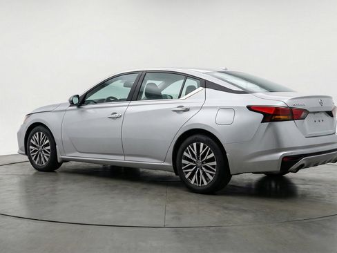 Used 2025 Nissan Altima 2.5 SV image 6