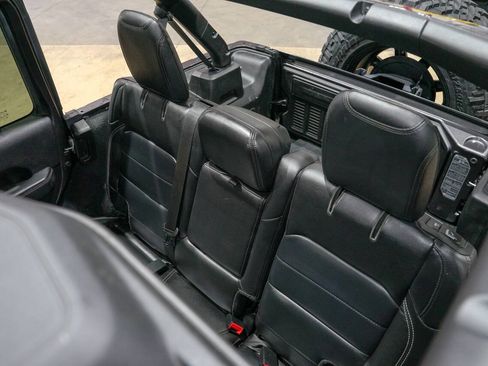 Used 2019 Jeep Wrangler Unlimited Sahara w/ Uconnect 4C Nav & Sound Group AWD/4WD image 21