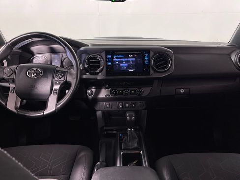 Used 2018 Toyota Tacoma TRD Sport RWD image 24
