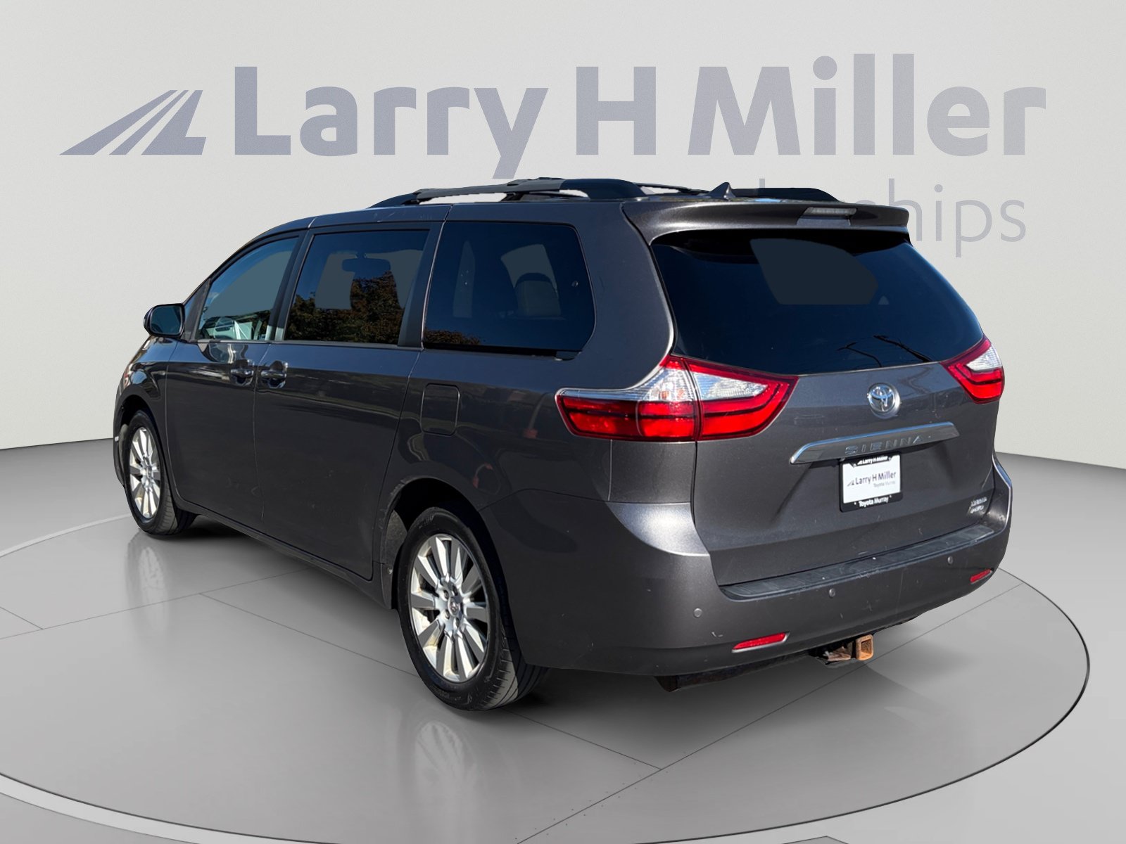 Used 2017 Toyota Sienna Limited AWD/4WD image 3