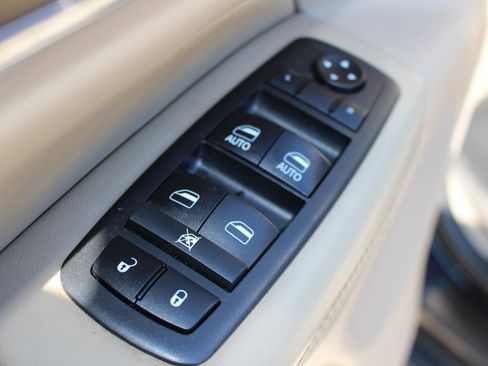 Used 2018 Jeep Grand Cherokee Limited image 12