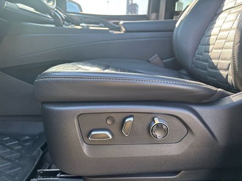 Used 2023 Cadillac Escalade Sport Platinum w/ LPO, ONYX Package AWD/4WD image 13