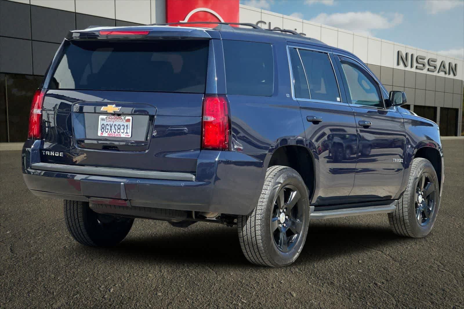 Used 2017 Chevrolet Tahoe LT w/ Luxury Package AWD/4WD image 3