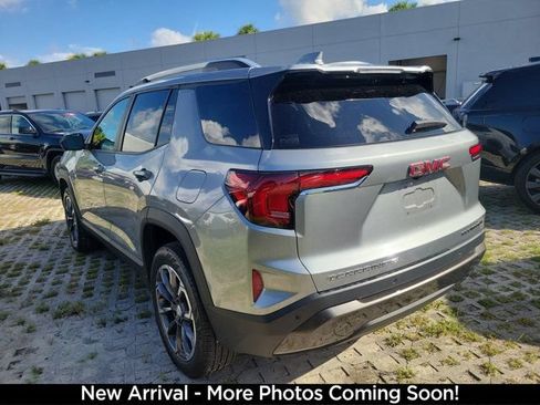 Used 2025 GMC Terrain Elevation w/ Elevation Premium Package AWD/4WD image 3