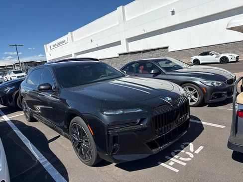 Used 2024 BMW i7 eDrive50 w/ M Sport Package RWD image 3
