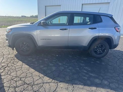 Used 2017 Jeep Compass Sport FWD image 3