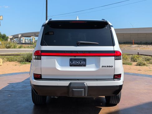 Used 2024 Lexus GX 550 AWD/4WD image 3