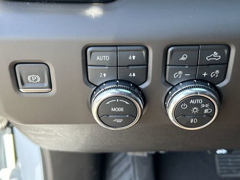 Used 2026 GMC Sierra 1500 Denali w/ Technology Package AWD/4WD image 18