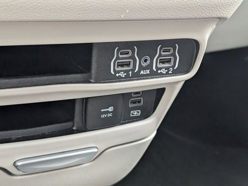 Used 2022 Chrysler Pacifica Touring-L FWD image 20