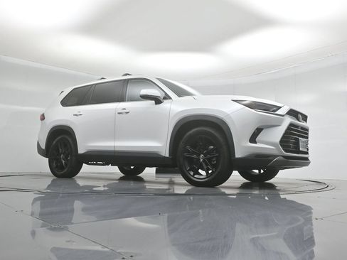 Used 2024 Toyota Grand Highlander AWD Hybrid image 4