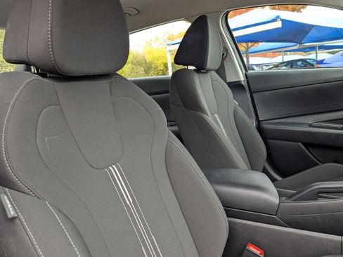 Used 2022 Hyundai Elantra SEL image 29