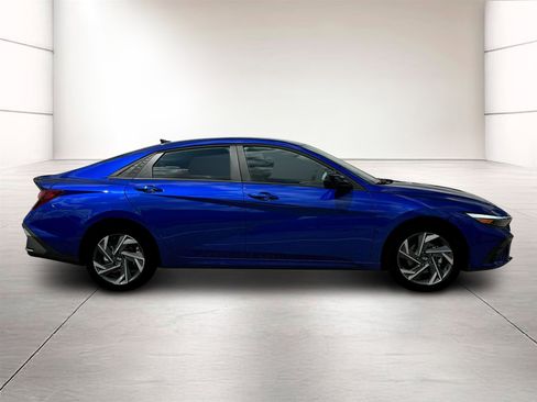 New 2025 Hyundai Elantra Sport image 9