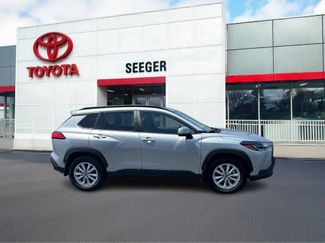 Used 2023 Toyota Corolla Cross LE w/ Moonroof Package AWD/4WD video 2