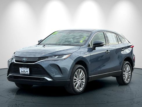 Used 2021 Toyota Venza Limited image 8