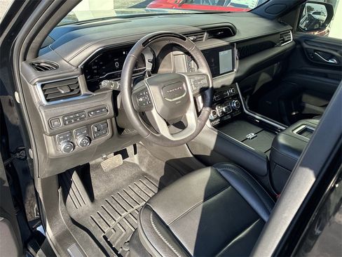 Used 2023 GMC Yukon XL Denali w/ Advanced Technology Package image 11