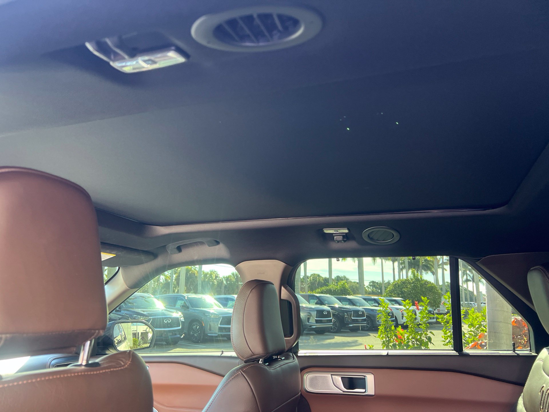Used 2024 Ford Explorer King Ranch w/ Technology Package RWD image 11