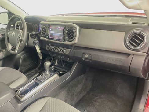 Used 2020 Toyota Tacoma SR5 AWD/4WD image 29