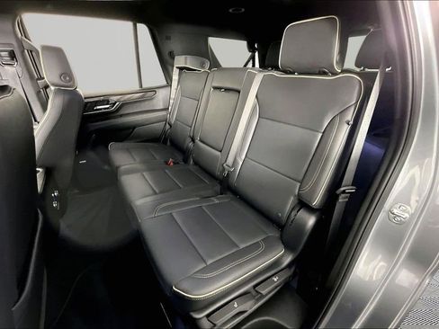 Certified 2025 GMC Yukon Elevation w/ LPO, Yukon Black Package AWD/4WD image 21