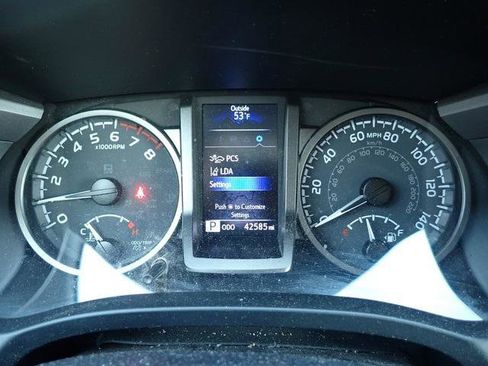 Certified 2022 Toyota Tacoma TRD Off-Road image 15