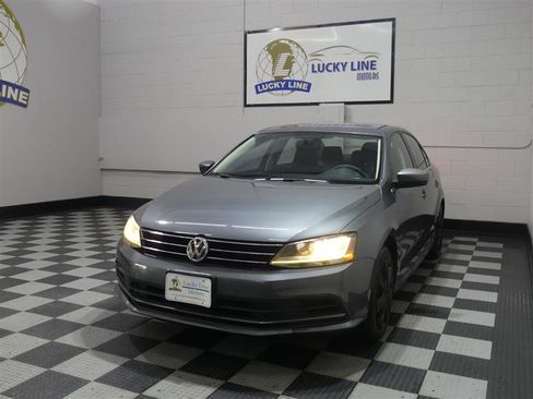Used 2017 Volkswagen Jetta S image 4