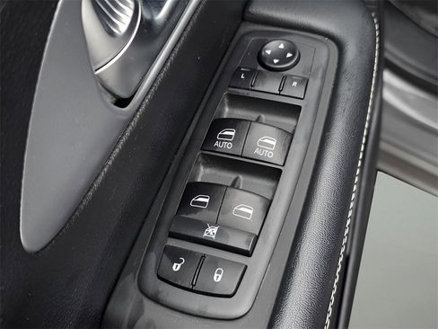 Used 2020 Chrysler Pacifica Touring w/ S Appearance Package image 20