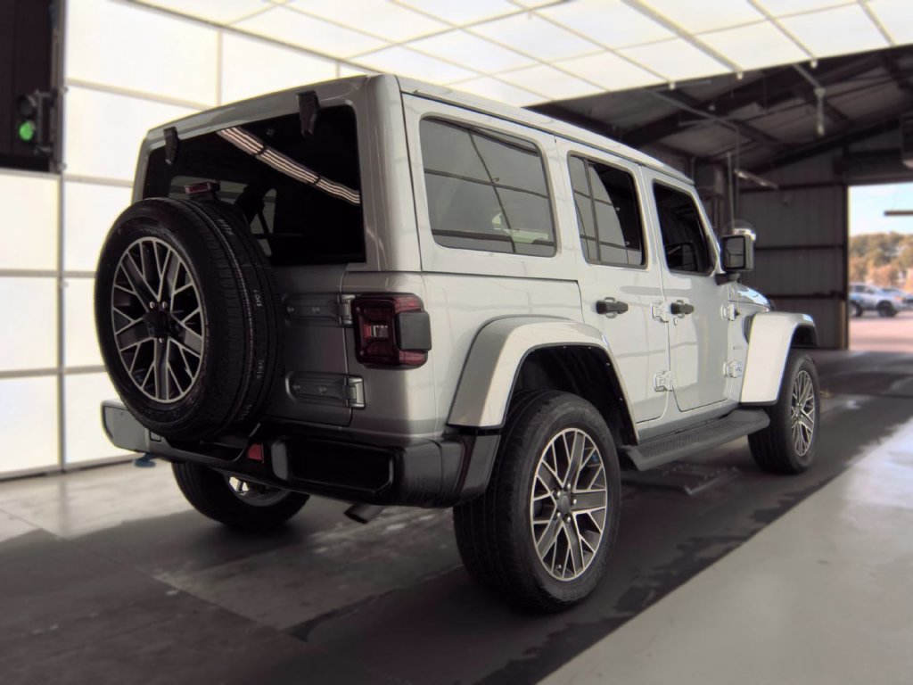 Used 2023 Jeep Wrangler Unlimited Sahara w/ Cold Weather Group AWD/4WD image 2