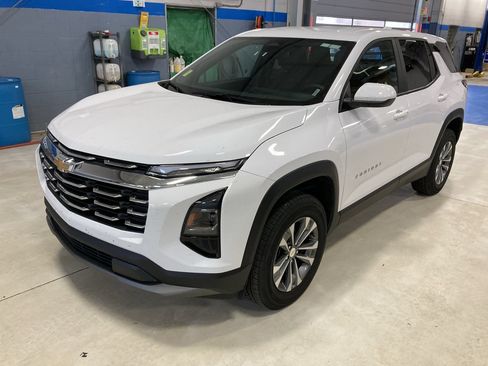 Used 2026 Chevrolet Equinox LT FWD image 3