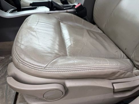 Used 2010 Ford Focus SEL FWD image 9