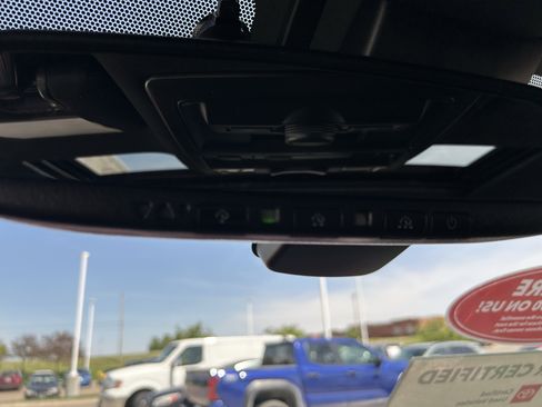 Certified 2019 Toyota Tacoma TRD Off-Road AWD/4WD image 32