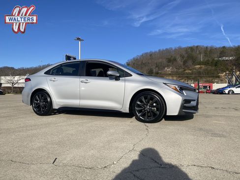 Used 2024 Toyota Corolla SE image 1