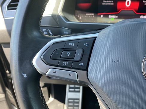 Used 2023 Volkswagen Tiguan SE R-Line image 34