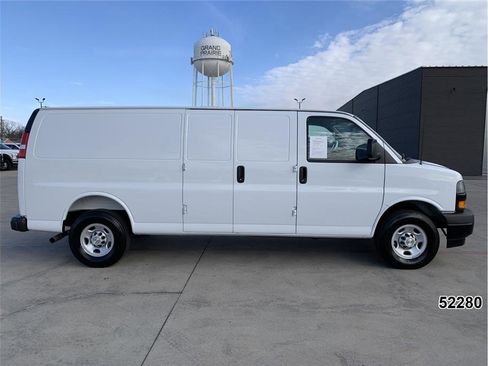 Used 2025 Chevrolet Express 2500 Extended w/ Communications Package image 5