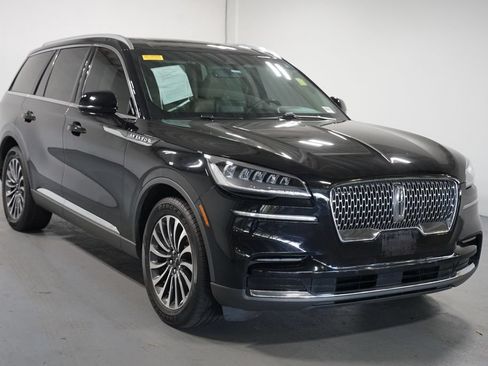 Used 2023 Lincoln Aviator 2WD w/ Premium Package image 3