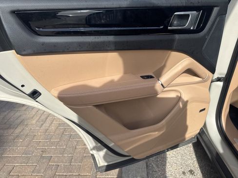 Used 2021 Porsche Cayenne image 28