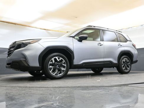 Certified 2025 Subaru Forester Premium AWD/4WD image 31