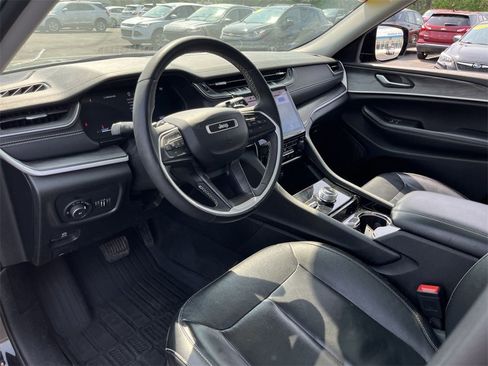 Used 2023 Jeep Grand Cherokee L Limited w/ Black Appearance Package image 10