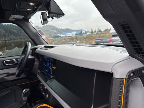 Used 2023 Ford Bronco Badlands image 27