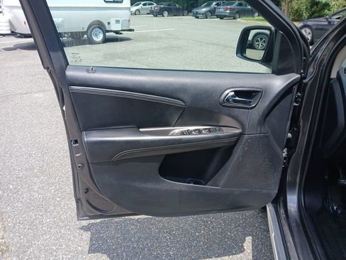 Used 2020 Dodge Journey Crossroad FWD image 22