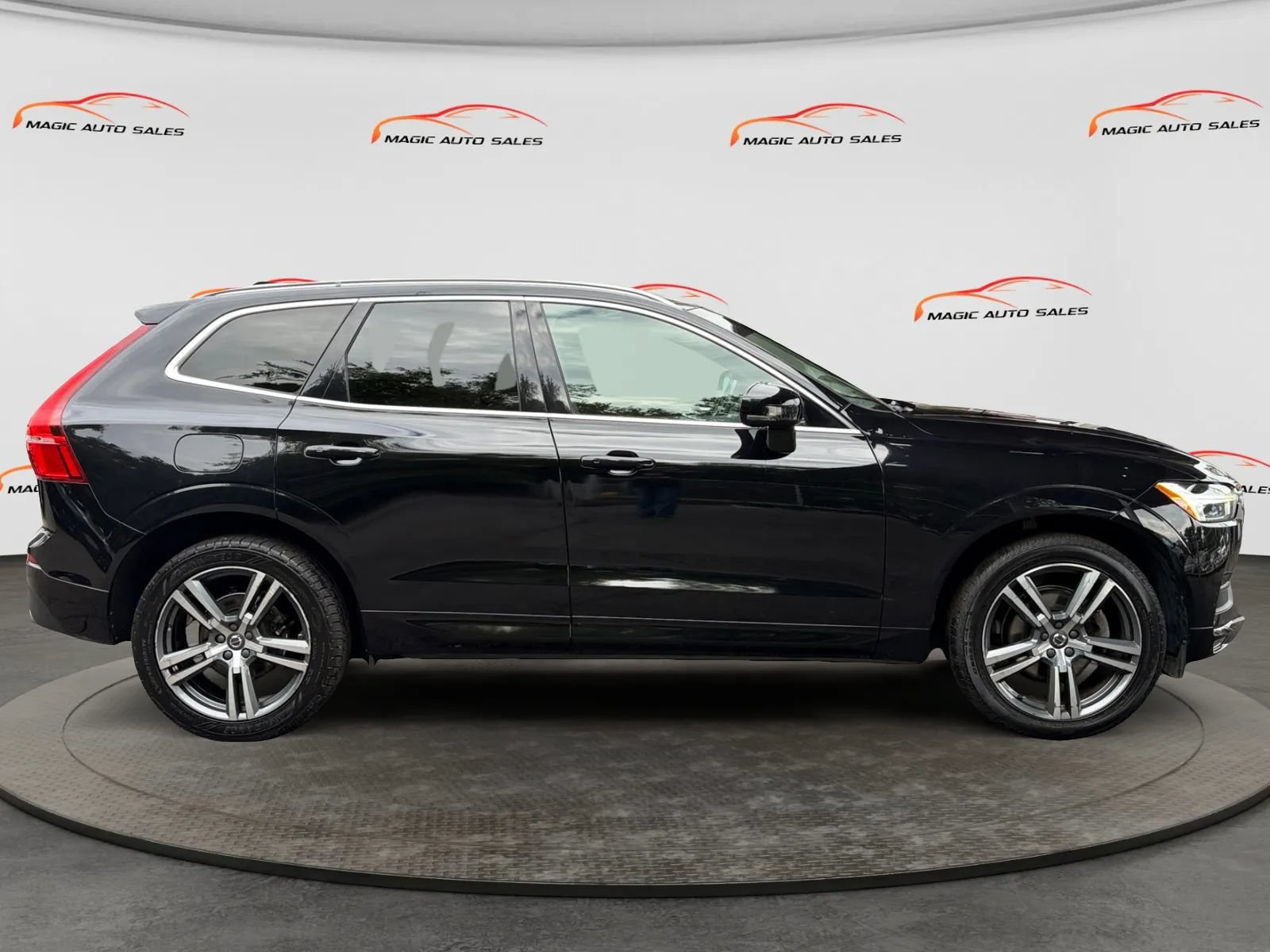 Used 2021 Volvo XC60 T5 Momentum w/ Protection Package Premier AWD/4WD image 6